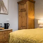 The Howbeck & The Retreat 5min To Lake, Restaurants & To The Free 5*