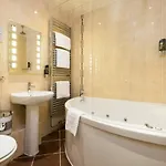 The Howbeck & The Retreat 5Min To Lake, Restaurants & To The Free Hydro Wellness Club Гостевой дом 5*