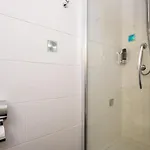 The Howbeck & The Retreat 5Min To Lake, Restaurants & To The Free Hydro Wellness Club Гостевой дом