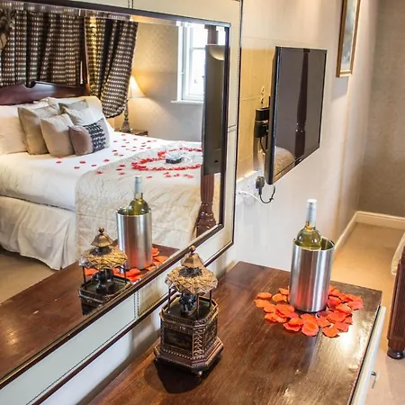Guest house The Howbeck & The Retreat Incl Off-site Health Club And Parking Ev Point Available 5*