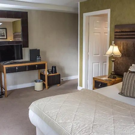 The Howbeck & The Retreat Incl Off-site Health Club And Parking Ev Point Available