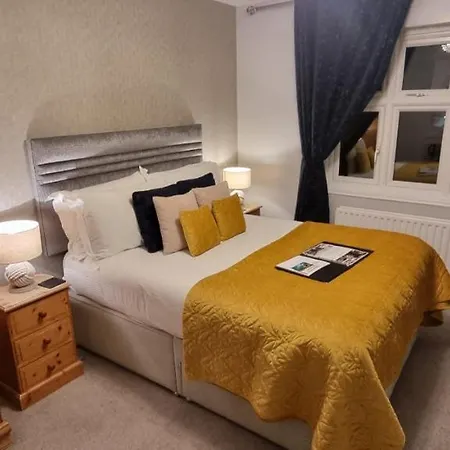 The Howbeck & The Retreat Incl Off-site Health Club And Parking Ev Point Available Guest house