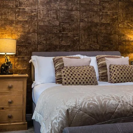 Гостевой дом The Howbeck & The Retreat Incl Off-site Health Club And Parking Ev Point Available Уиндермир