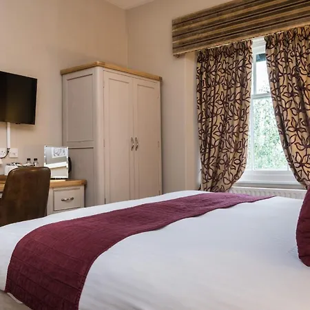 The Howbeck & The Retreat Incl Off-site Health Club And Parking Ev Point Available Guest house