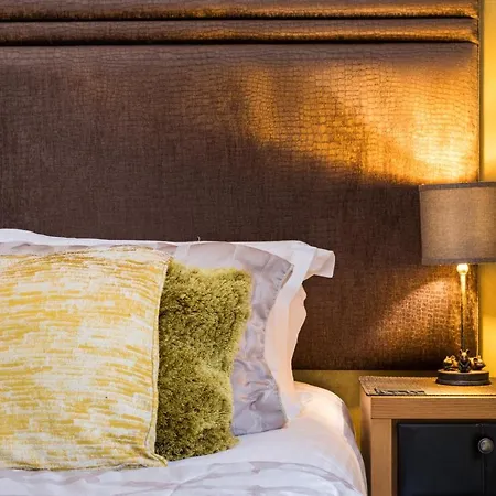The Howbeck & The Retreat Incl Off-site Health Club And Parking Ev Point Available 5* Windermere