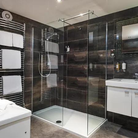 Гостевой дом The Howbeck & The Retreat Incl Off-site Health Club And Parking Ev Point Available Уиндермир