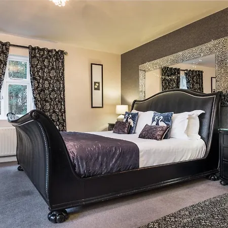 The Howbeck & The Retreat Incl Off-site Health Club And Parking Ev Point Available Guest house