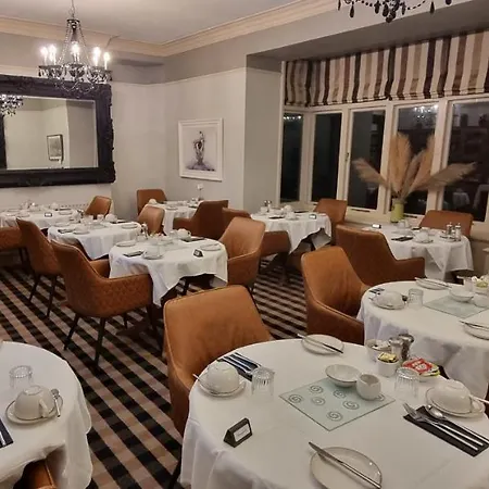 The Howbeck & The Retreat Incl Off-site Health Club And Parking Ev Point Available