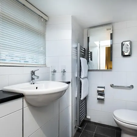 The Howbeck & The Retreat Incl Off-site Health Club And Parking Ev Point Available 5* Windermere