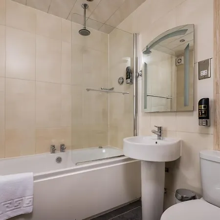 The Howbeck & The Retreat Incl Off-site Health Club And Parking Ev Point Available 5* Windermere
