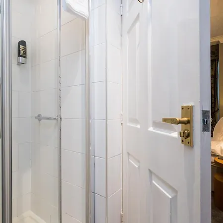 Guest house The Howbeck & The Retreat Incl Off-site Health Club And Parking Ev Point Available 5*