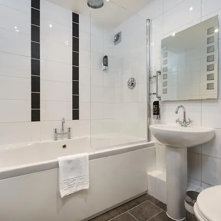 Guest house The Howbeck & The Retreat Incl Off-site Health Club And Parking Ev Point Available 5*