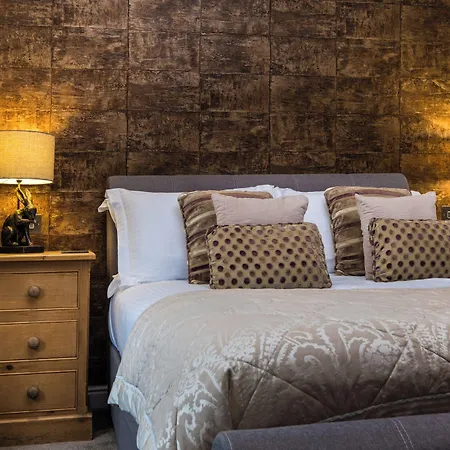 The Howbeck & The Retreat Location, Incl Off-site Health Club And Parking Ev Point Available, Great Deals On