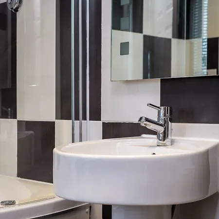 The Howbeck & The Retreat Location, Incl Off-site Health Club And Parking Ev Point Available, Great Deals On