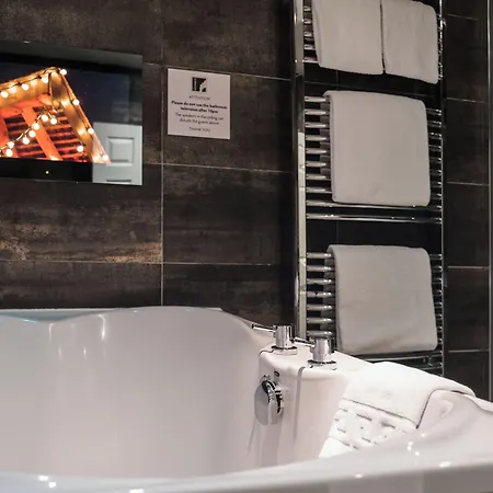 The Howbeck & The Retreat Location, Incl Off-site Health Club And Parking Ev Point Available, Great Deals On Gasthof 5*