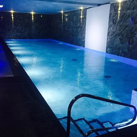 Guest house The Howbeck & The Retreat Incl Off-site Health Club And Parking Ev Point Available 5*