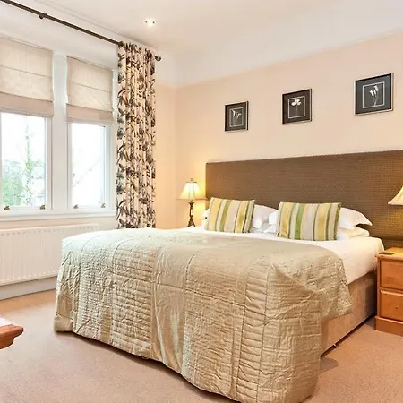 Гостевой дом The Howbeck & The Retreat Incl Off-site Health Club And Parking Ev Point Available 5*