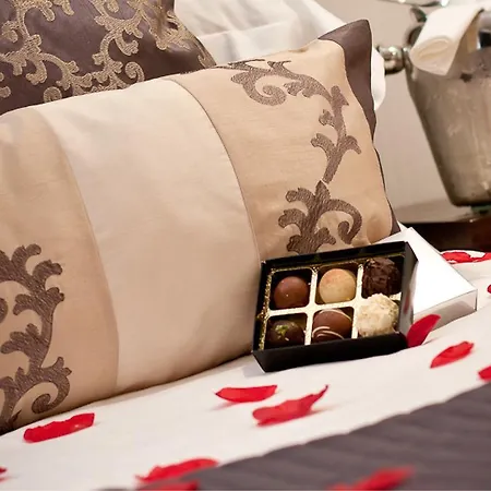 The Howbeck & The Retreat Incl Off-site Health Club And Parking Ev Point Available