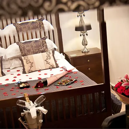 Гостевой дом The Howbeck & The Retreat Incl Off-site Health Club And Parking Ev Point Available