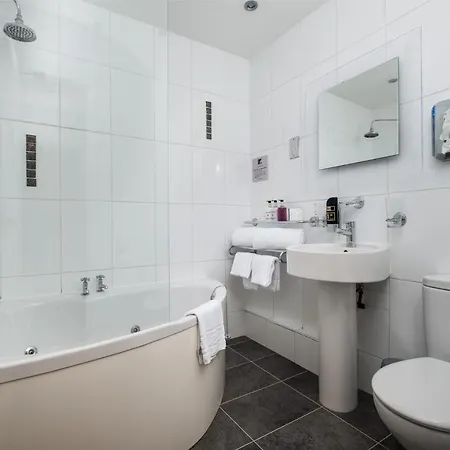 The Howbeck & The Retreat Incl Off-site Health Club And Parking Ev Point Available Windermere