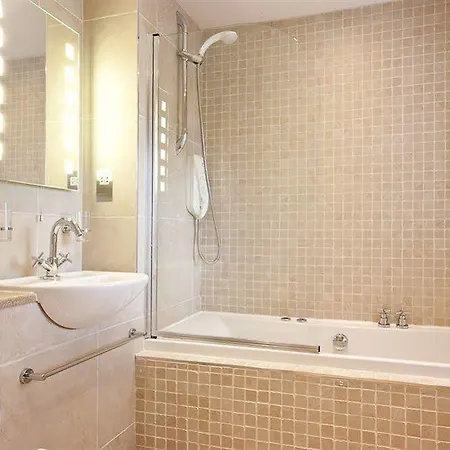 The Howbeck & The Retreat Incl Off-site Health Club And Parking Ev Point Available Windermere