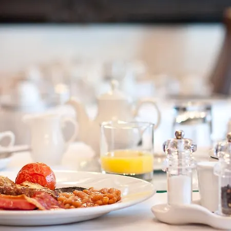 The Howbeck & The Retreat Incl Off-site Health Club And Parking Ev Point Available Windermere