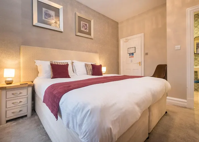 The Howbeck & The Retreat 5min To Lake, Restaurants & To The Free 5*