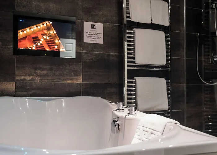 The Howbeck & The Retreat 5min To Lake, Restaurants & To The Free Penzion 5*